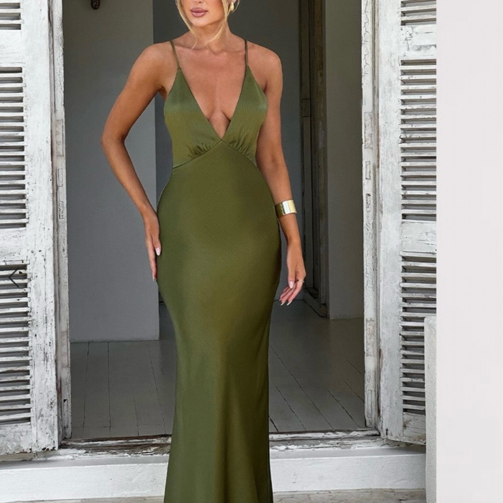 Babyboo Anja Elegant Olive Green Maxi Dress - Picture 2 of 2